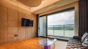 Suite River | Living area | TV - the line hotel (Yangpyeong)