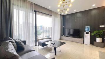 Apartment, 3 Bedrooms, Balcony, City View | Living area