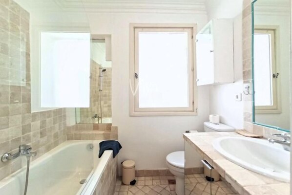 Room - Central 1 Bedroom Place Marche Gambetta (Cannes)