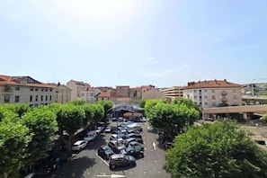 موقف سيارات