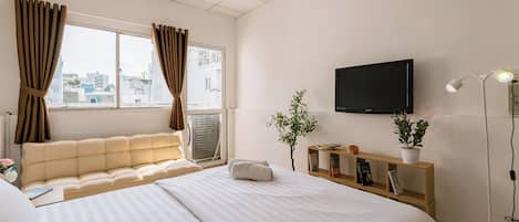 Apartament superior, 3 dormitoris, vistes a la ciutat | Cortines opaques, planxa i posts de planxar i wifi gratuïta