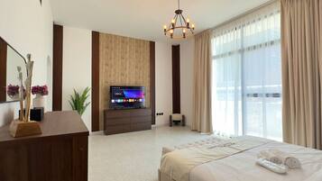 5 bedrooms, desk, iron/ironing board, travel cot