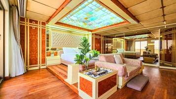 4 bedrooms, desk, iron/ironing board, travel cot