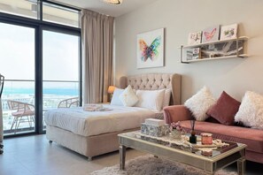 Room - Luxe Soho Saadiyat Studio | Free Pool & Gym Access (Abu Dhabi)