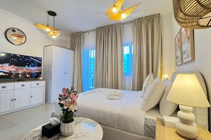 1 habitación, tabla de planchar con plancha, cuna de viaje y wifi 