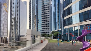 Children's area - Tranquil Studio Stay in Al Reem – Perfect for 2 (Abu Dhabi)