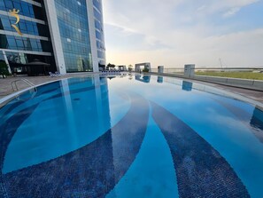 حمام سباحة