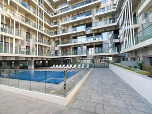 Pool - Trendy 1BR with Pool & Gym in Raha Loft (Abu Dhabi)