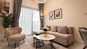 TV - Trendy 1BR with Pool & Gym in Raha Loft (Abu Dhabi)