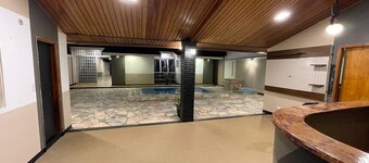 Beautiful Suite 4 minutes from the airport, with pool view