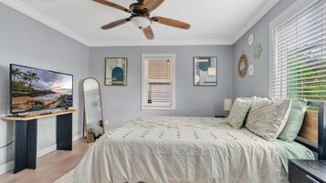 4 bedrooms, in-room safe, desk, iron/ironing board