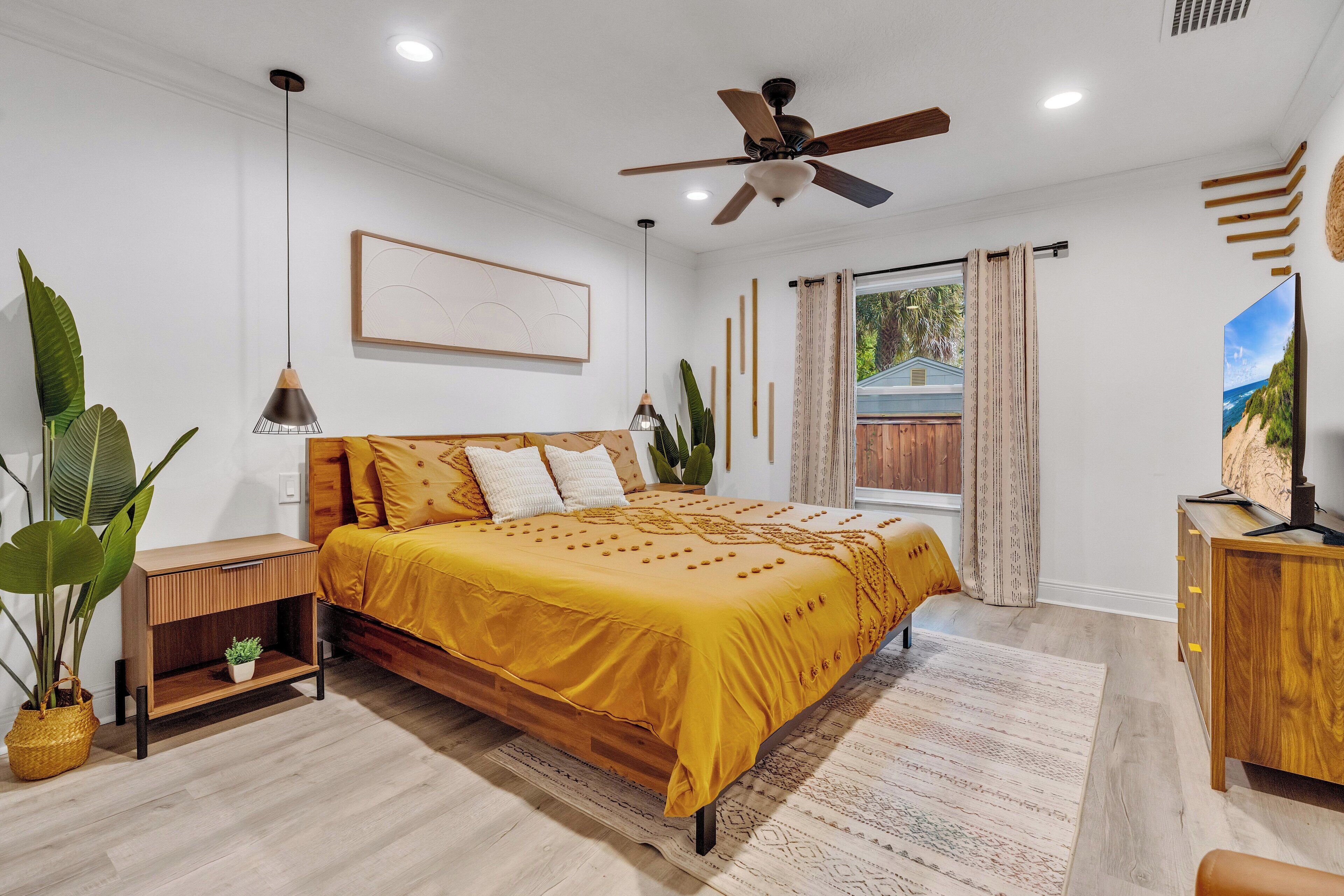 4 bedrooms, in-room safe, desk, iron/ironing board