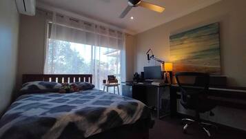 4 bedrooms, iron/ironing board, WiFi, bed sheets