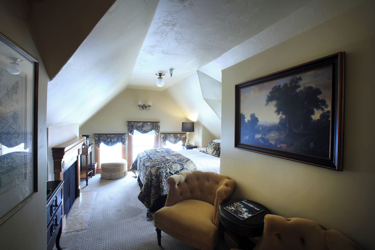 Standard Room, 1 Queen Bed | 1 bedroom, free WiFi