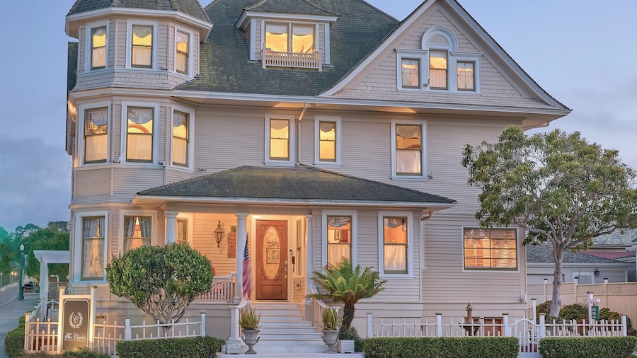 The Charles Pacific Grove - Artfully Designed Inclusive Inn