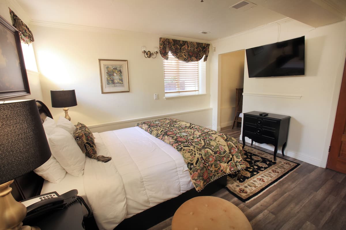 Family Suite, Multiple Beds (Basement with Window) | 1 bedroom, free WiFi
