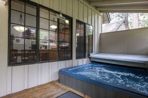 Bain à remous intérieur