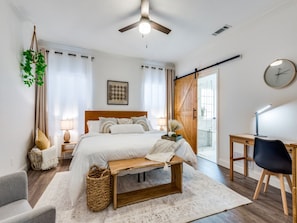 3 chambres, fer et planche à repasser, Wi-Fi, draps fournis