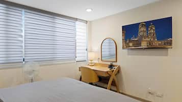 2 dormitorios, escritorio, tabla de planchar con plancha y wifi gratis
