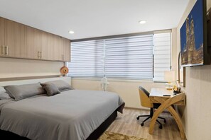 2 chambres, bureau, fer et planche à repasser, accès au Wi-Fi (inclus)