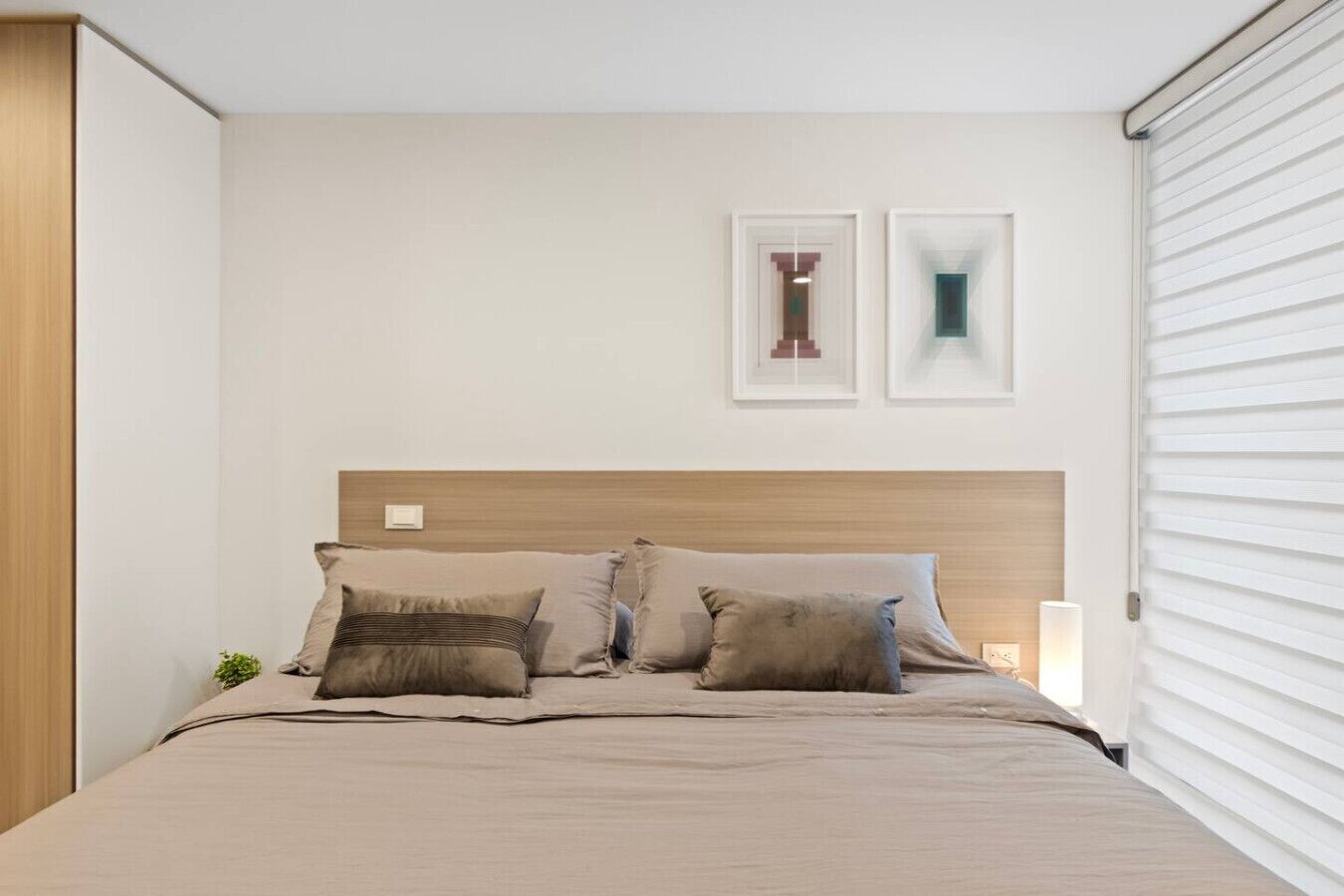 2 soverom, skrivebord, strykejern/-brett og wi-fi (inkludert)