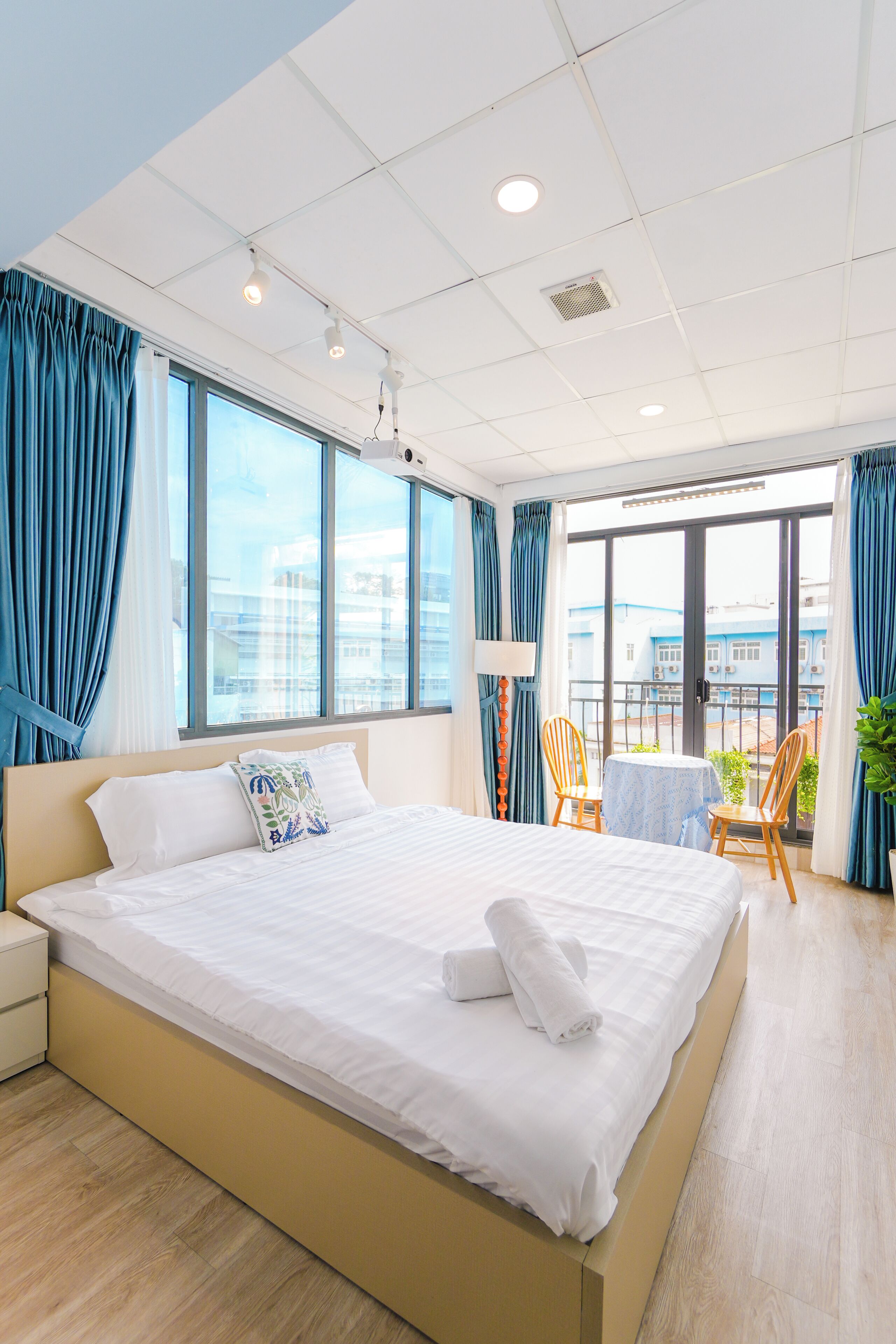 Apartment, 3 Bedrooms, Balcony, City View | Soundproofing, iron/ironing board, free WiFi