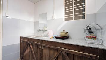 Oven, electric kettle