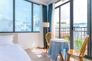 Leilighet, 3 soverom, balkong, byutsikt | Lydisolert, strykejern/-brett og wi-fi (inkludert)