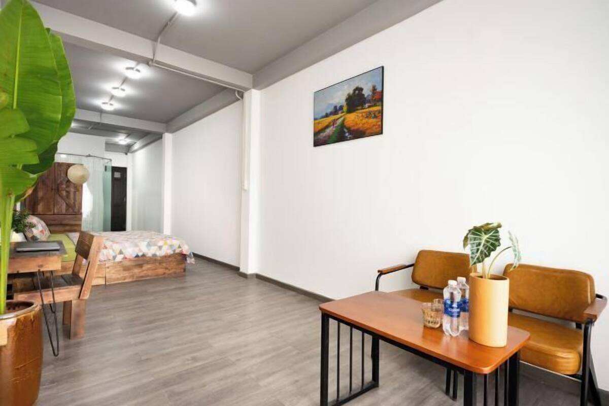 Geluiddichte muren, een strijkplank/strijkijzer, gratis wifi