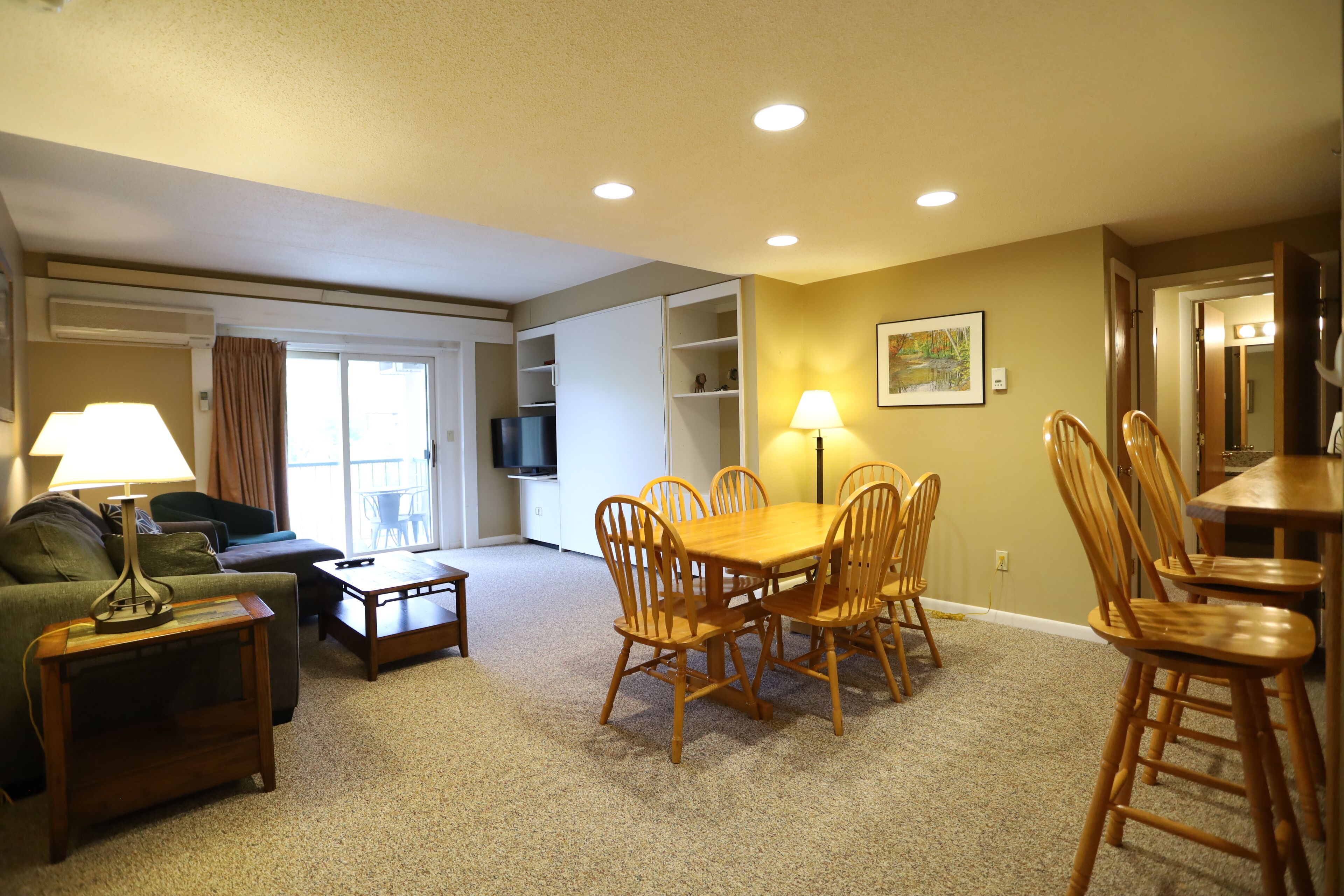 テレビ、DVD プレーヤー