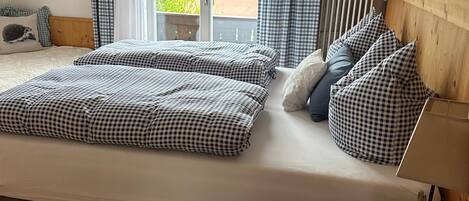 1 bedroom, bed sheets