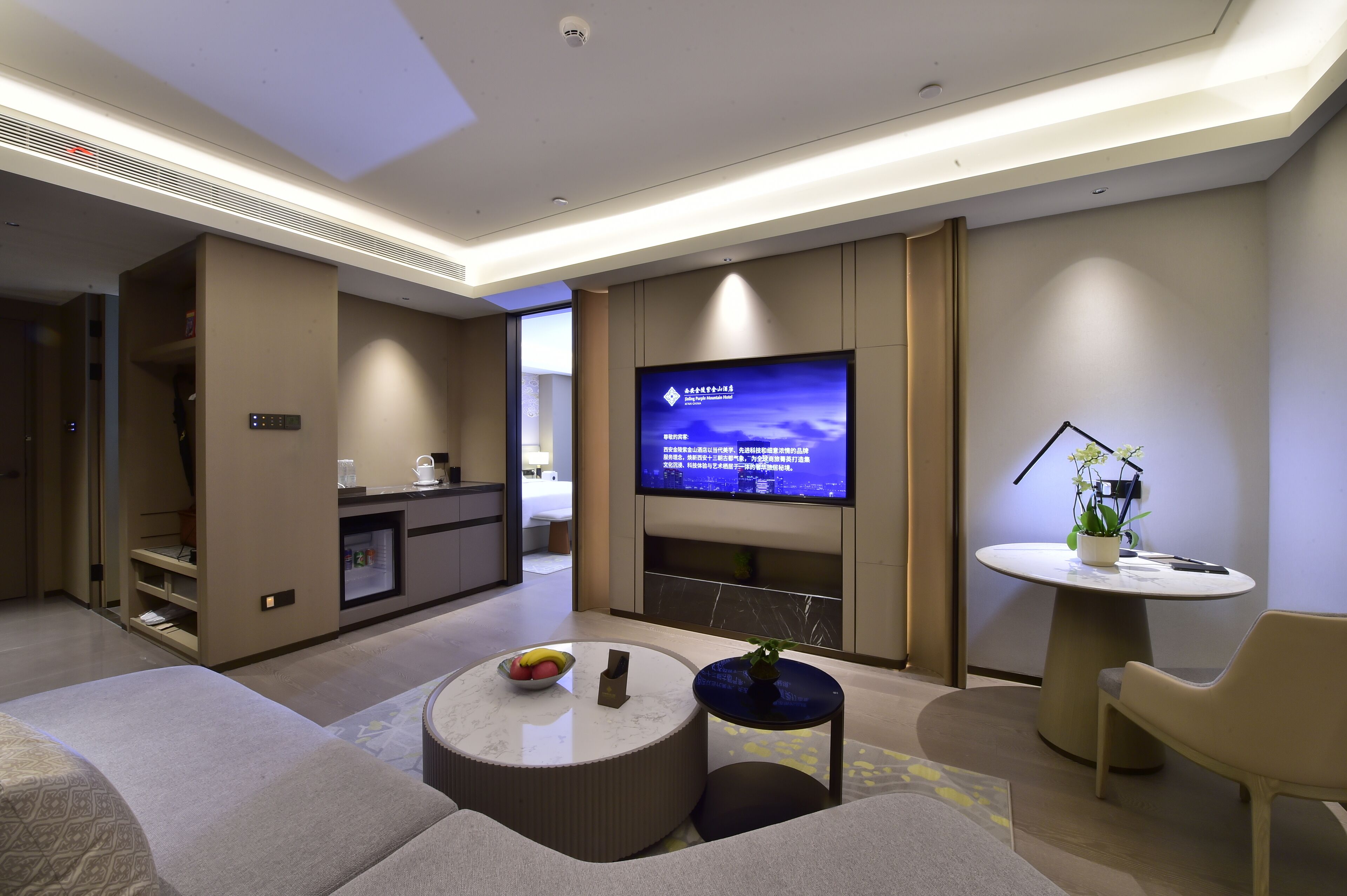 Premier-sviitti, kaupunkinäköala | Ylelliset vuodevaatteet, minibaari