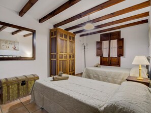 7 bedrooms, iron/ironing board, Internet, bed sheets