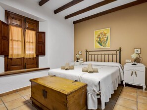 7 habitaciones, tabla de planchar con plancha, internet y ropa de cama 