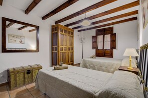 7 chambres, fer et planche à repasser, Wi-Fi gratuit, draps fournis