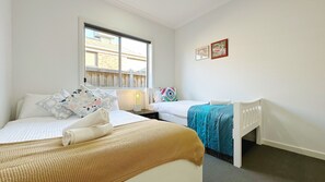 4 bedrooms, iron/ironing board, WiFi, bed sheets