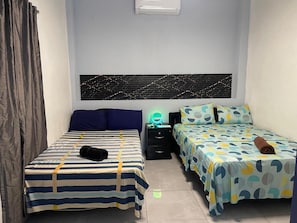 1 chambre, fer et planche à repasser, Wi-Fi gratuit, draps fournis