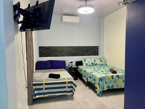 1 dormitorio, tabla de planchar con plancha, wifi gratis y ropa de cama