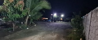 Habitación Doble con A/C, wifi, estacionamiento gratis, baño privado