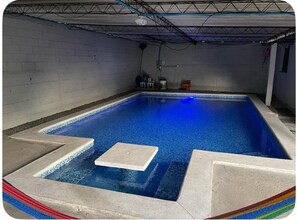 Una piscina cubierta