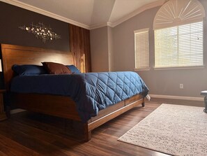 3 bedrooms, in-room safe, desk, iron/ironing board