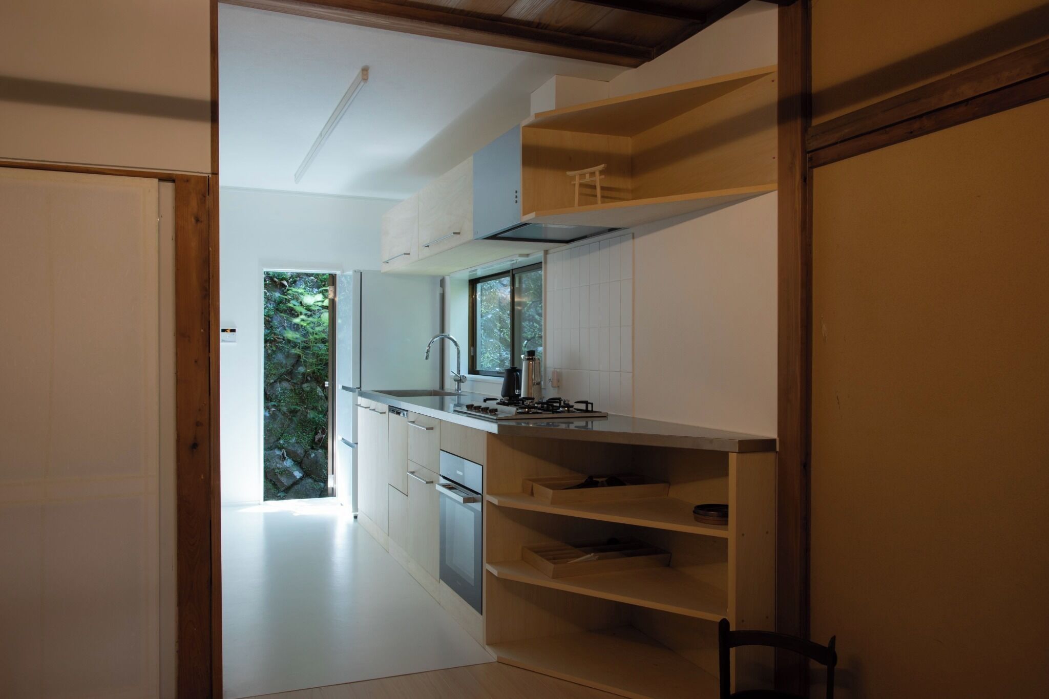 Fridge, microwave, stovetop, cookware/dishes/utensils