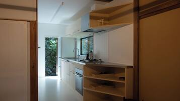 Fridge, microwave, stovetop, cookware/dishes/utensils