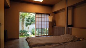 3 bedrooms, desk, free WiFi, bed sheets