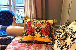 Room - Champs Elysees Charming (2 Bedrooms and 1 Living Room) (Paris)