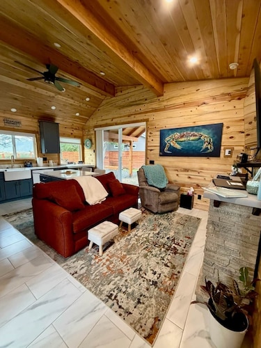 Cozy Crabin, Bay Access, Pet Friendly, Boat/Trailer Hookups