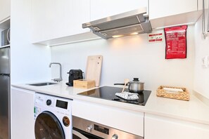 Fridge, microwave, oven, stovetop