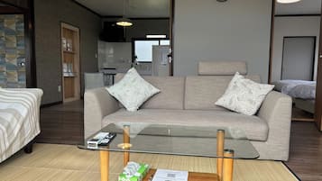 2 bedrooms, desk, free WiFi, bed sheets