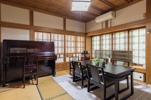Dining - 20 minutes by car from Narita AirportSpacious 164 / Narita Chiba (Narita)