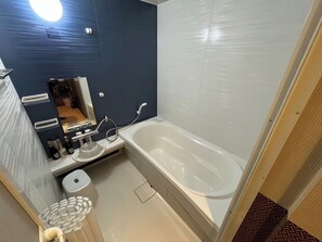 Secador de pelo y toallas